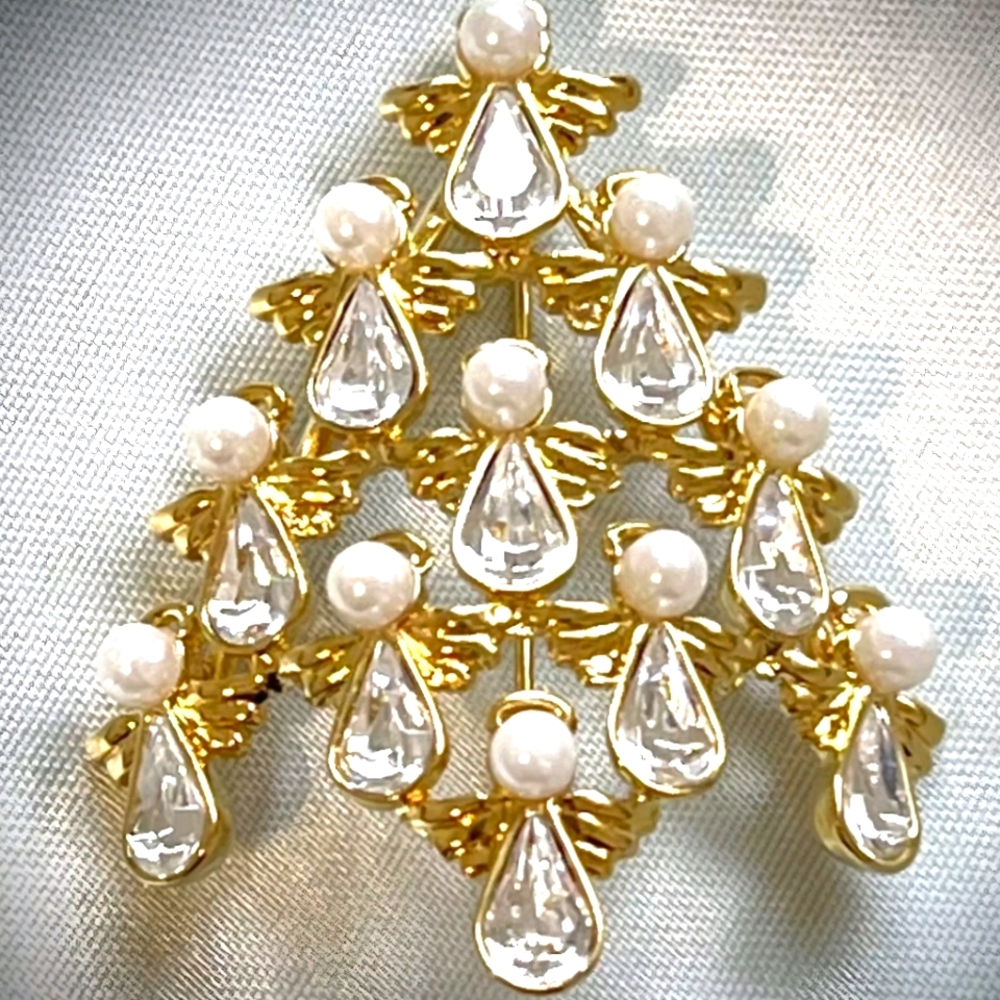 Exquisite BUTLER & WILSON Christmas Tree Brooch